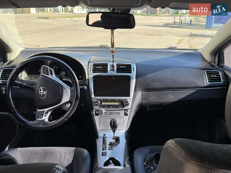 Седан Toyota Avensis 2012 в Харкові