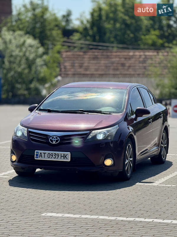 Седан Toyota Avensis 2013 в Коломые