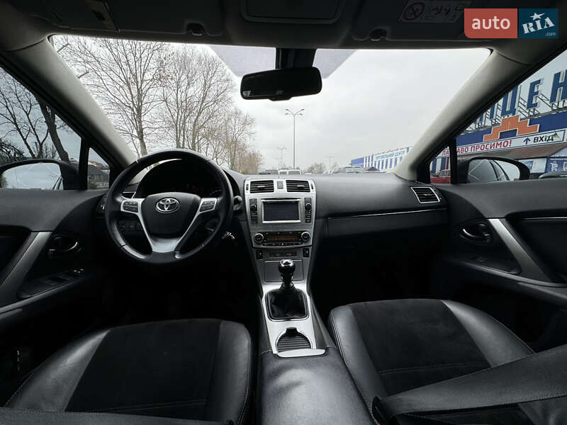 Седан Toyota Avensis 2013 в Коломые