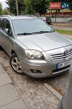 Універсал Toyota Avensis 2008 в Сарнах