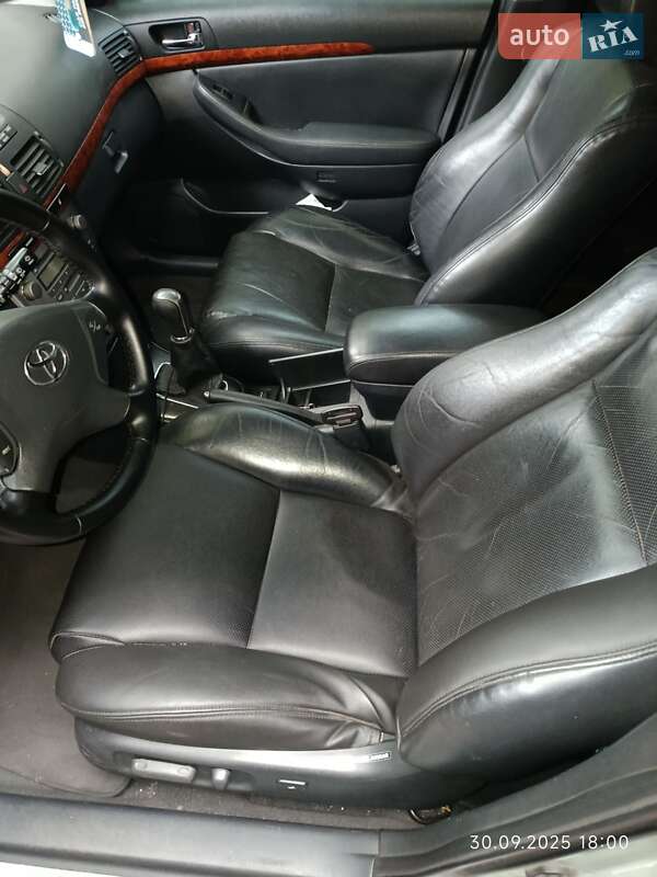 Лифтбек Toyota Avensis 2004 в Старых Петровцах фото 5 Лифтбек Toyota Avensis 2004 в Старых Петровцах