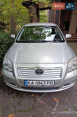Лифтбек Toyota Avensis 2004 в Старых Петровцах