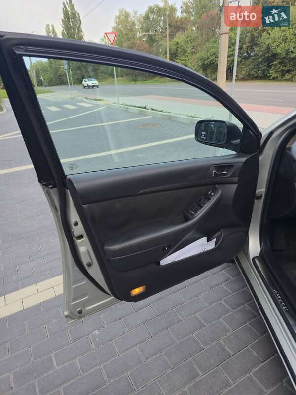 Универсал Toyota Avensis 2005 в Нововолынске