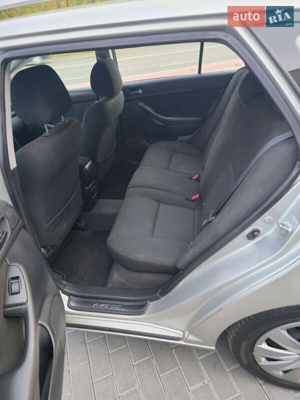 Универсал Toyota Avensis 2005 в Нововолынске