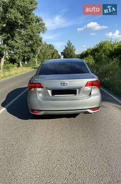 Седан Toyota Avensis 2012 в Киеве