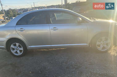 Седан Toyota Avensis 2006 в Черновцах