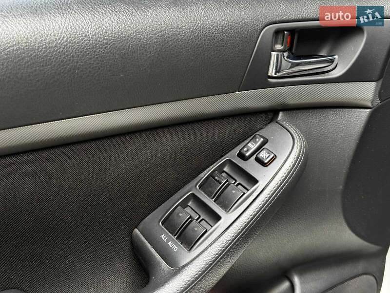 Седан Toyota Avensis 2007 в Киеве