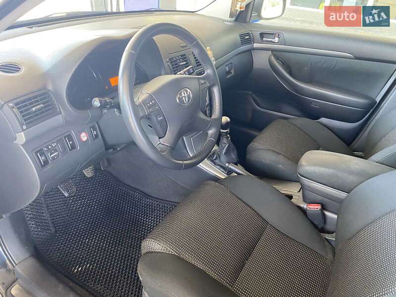 Универсал Toyota Avensis 2006 в Николаеве