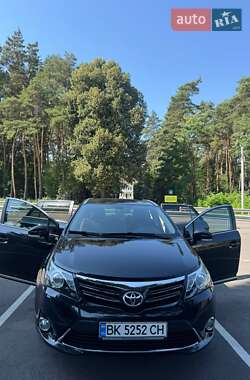 Универсал Toyota Avensis 2012 в Ровно