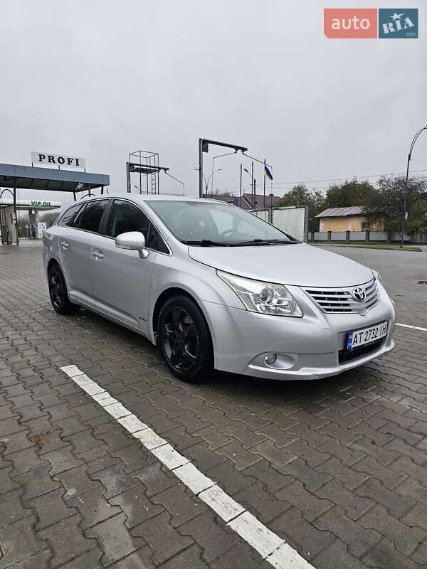 Универсал Toyota Avensis 2011 в Снятине