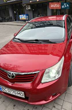 Универсал Toyota Avensis 2011 в Новояворовске