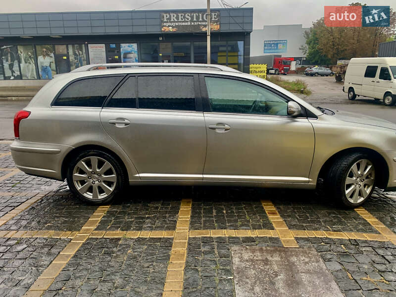 Универсал Toyota Avensis 2008 в Гайвороне
