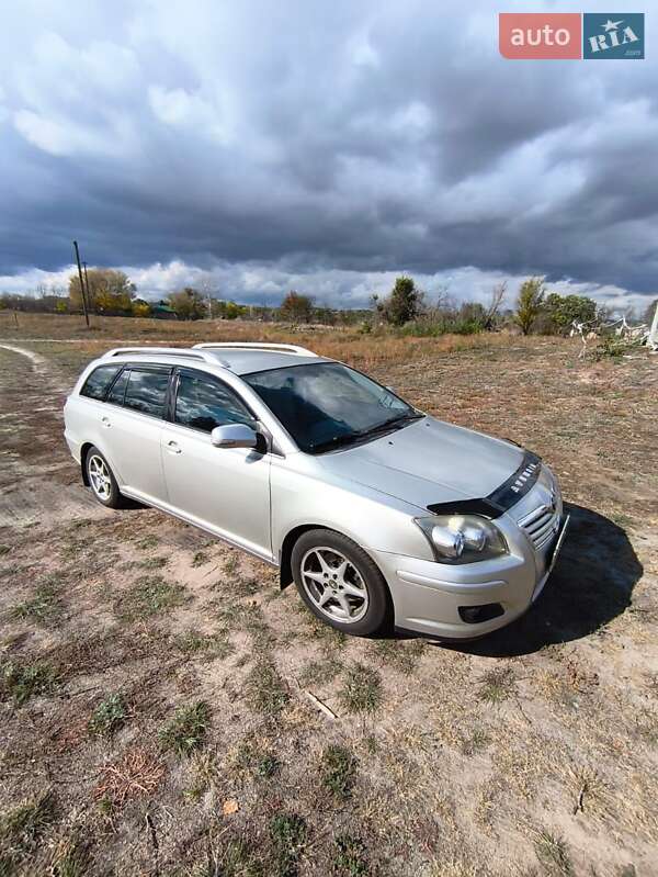 Універсал Toyota Avensis 2006 в Нових Санжарах