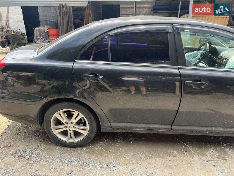 Седан Toyota Avensis 2007 в Черновцах