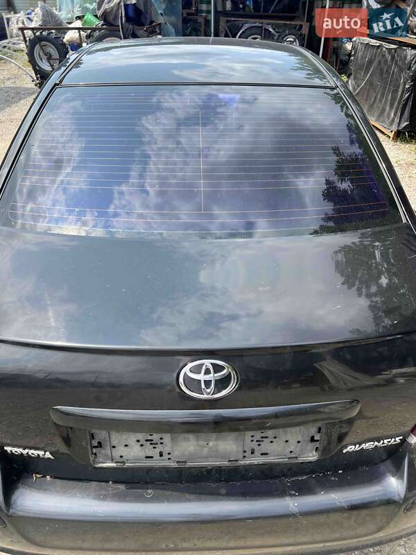 Седан Toyota Avensis 2007 в Черновцах