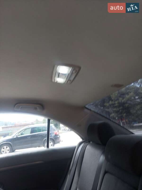 Седан Toyota Avensis 2003 в Львове