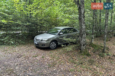 Седан Toyota Avensis 2006 в Ужгороде