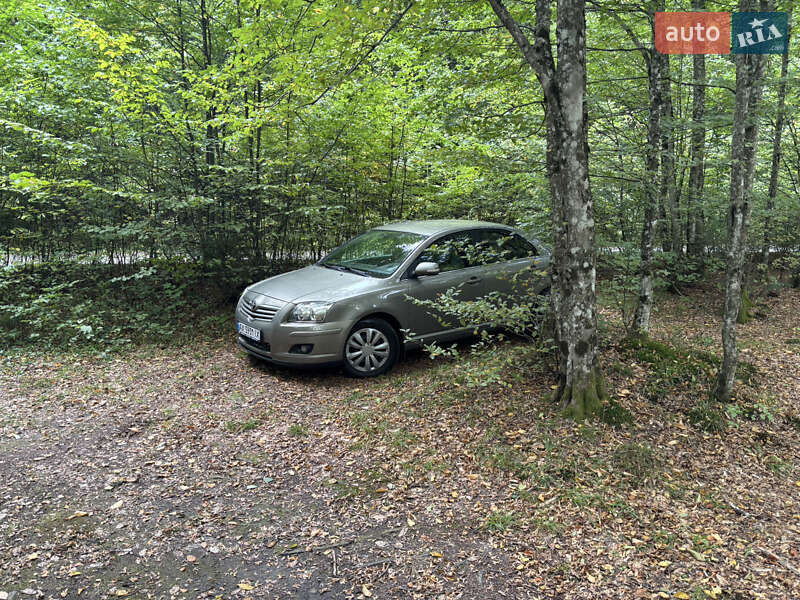 Седан Toyota Avensis 2006 в Ужгороде