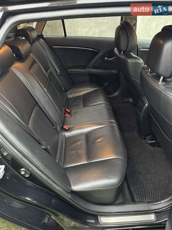 Универсал Toyota Avensis 2010 в Сарнах