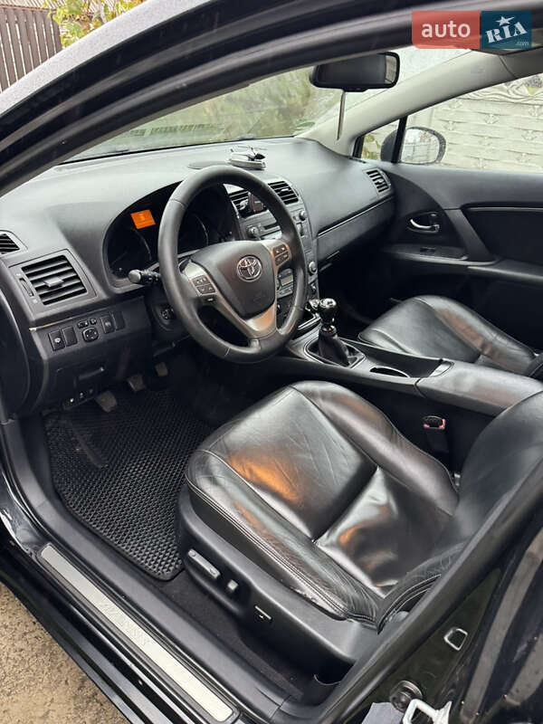 Универсал Toyota Avensis 2010 в Сарнах