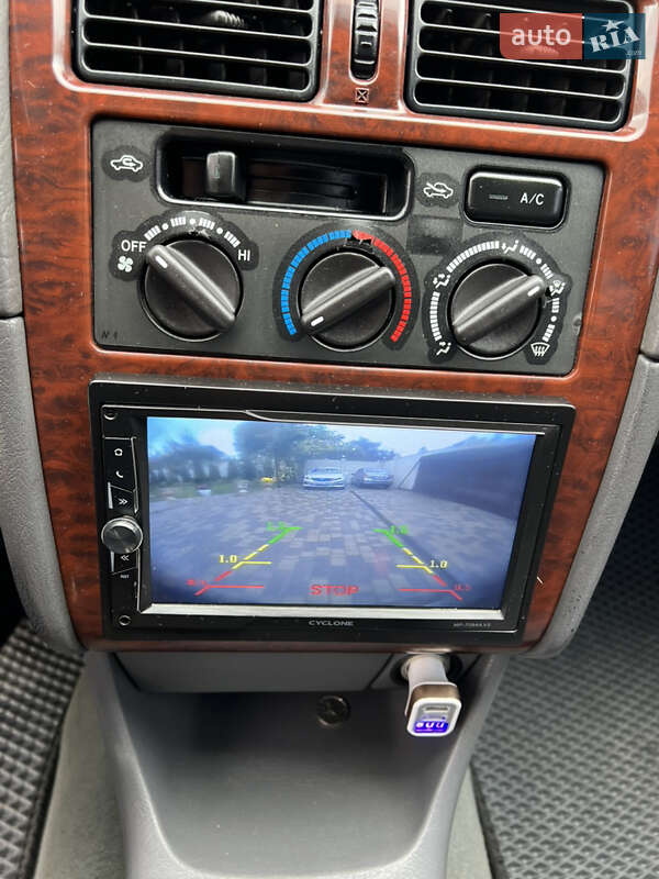 Седан Toyota Avensis 1998 в Одессе