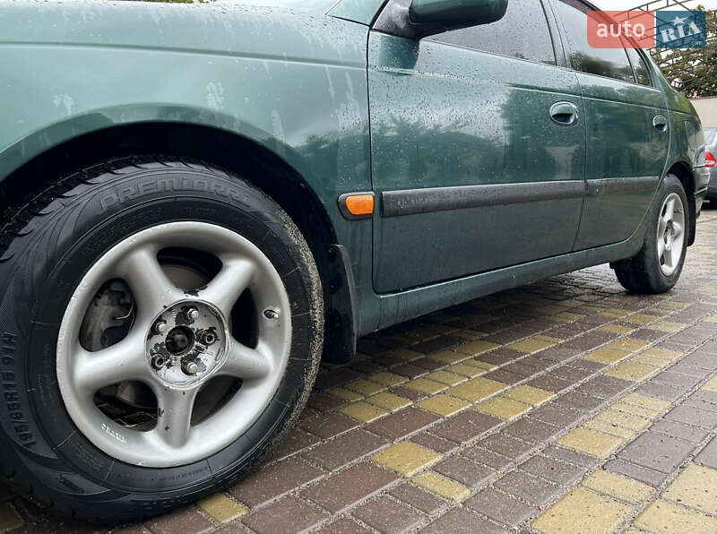 Седан Toyota Avensis 1998 в Одессе
