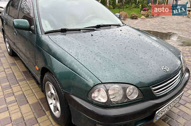 Седан Toyota Avensis 1998 в Одессе
