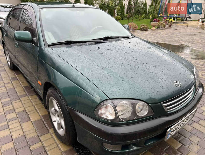 Toyota Avensis 1998