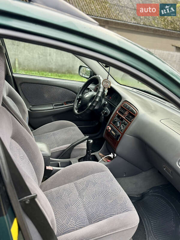Универсал Toyota Avensis 2000 в Новоселице