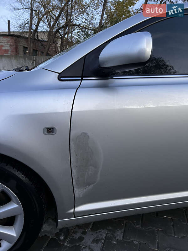 Лифтбек Toyota Avensis 2005 в Костополе