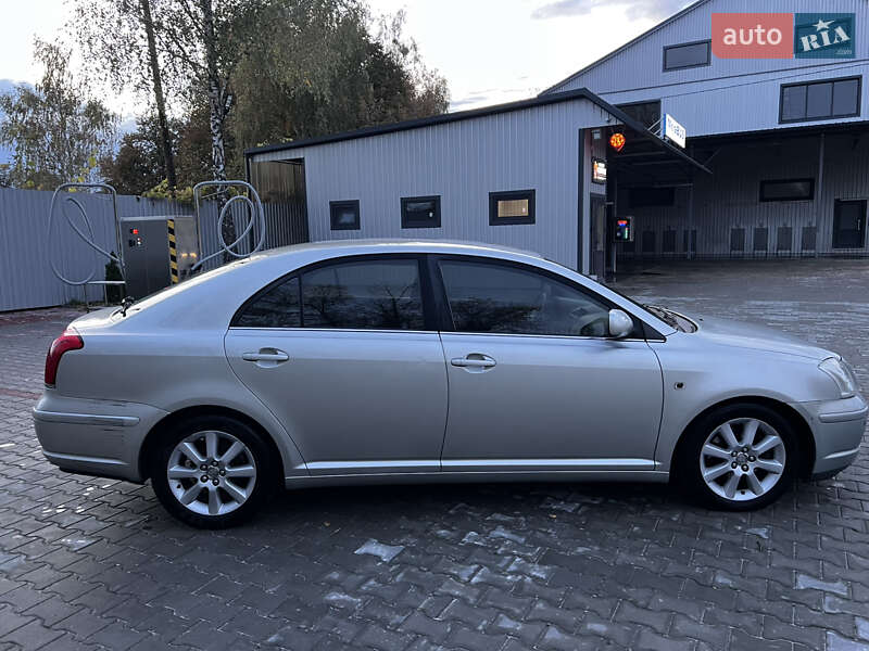 Лифтбек Toyota Avensis 2005 в Костополе