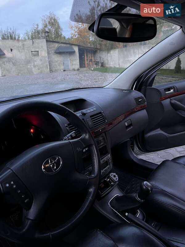 Лифтбек Toyota Avensis 2005 в Костополе
