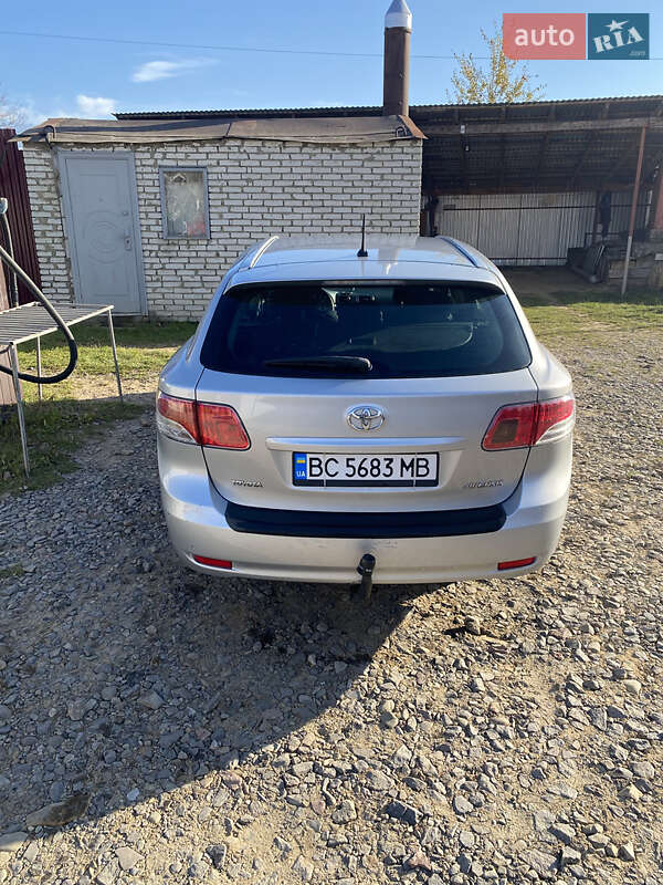 Универсал Toyota Avensis 2011 в Новояворовске