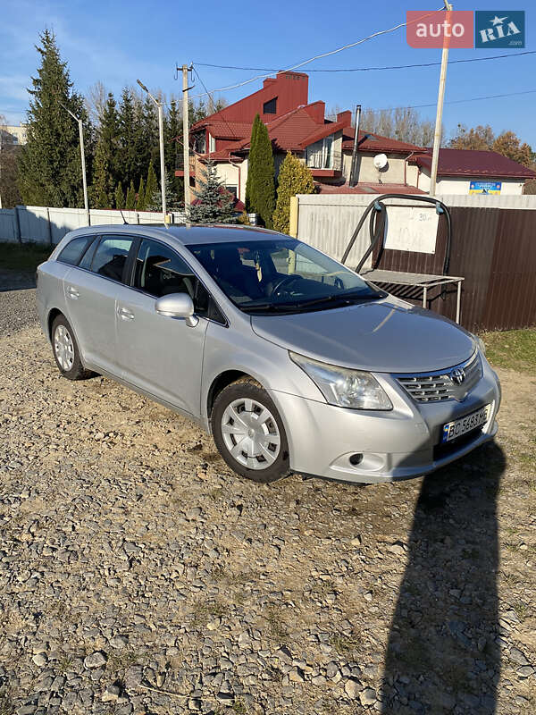 Универсал Toyota Avensis 2011 в Новояворовске