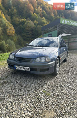 Седан Toyota Avensis 1999 в Косові