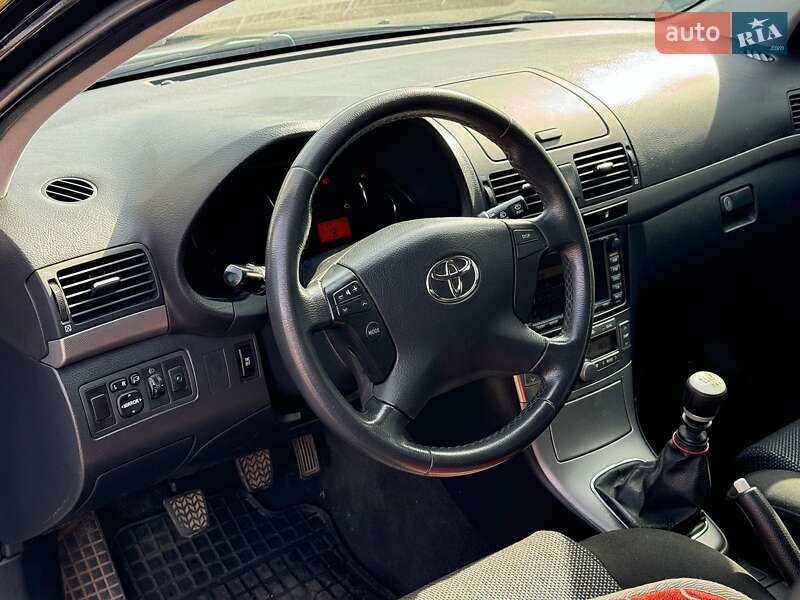 Седан Toyota Avensis 2007 в Виннице