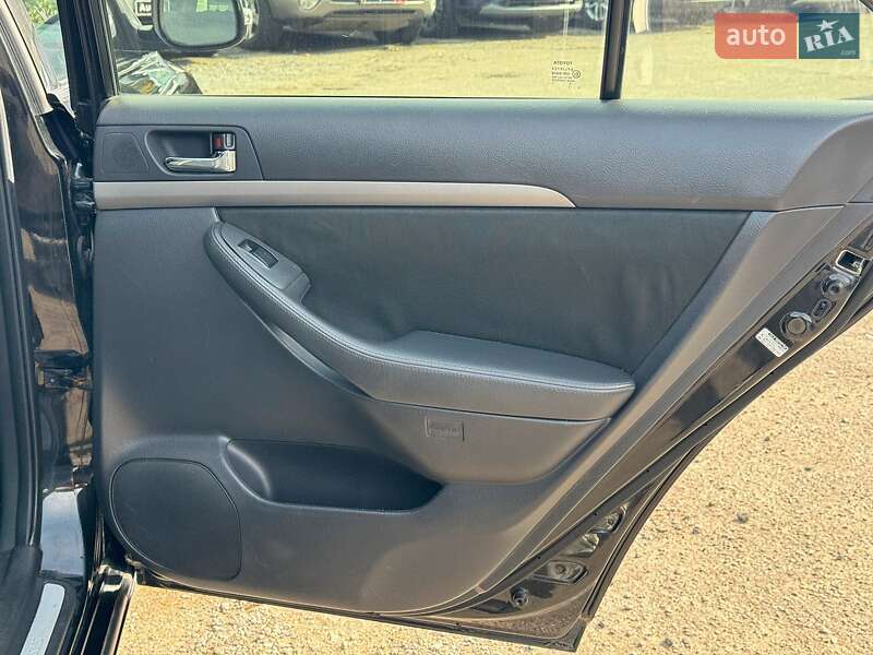 Седан Toyota Avensis 2007 в Виннице