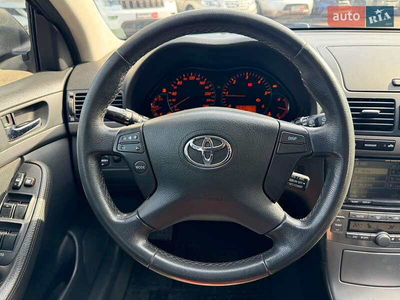 Седан Toyota Avensis 2007 в Виннице
