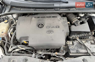 Универсал Toyota Avensis 2012 в 