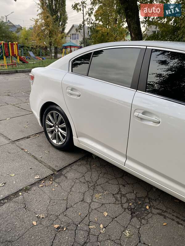 Седан Toyota Avensis 2011 в Киеве