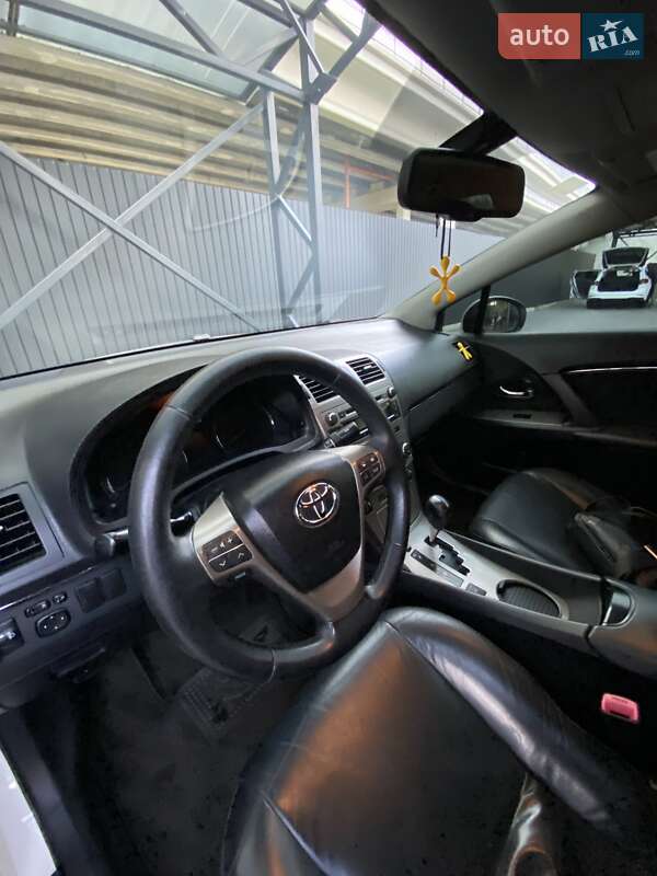 Седан Toyota Avensis 2011 в Киеве