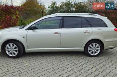 Универсал Toyota Avensis 2004 в Новой Ушице