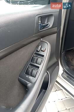 Седан Toyota Avensis 2003 в 