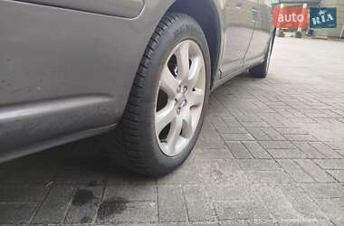 Универсал Toyota Avensis 2003 в  фото 6 Универсал Toyota Avensis 2003 в