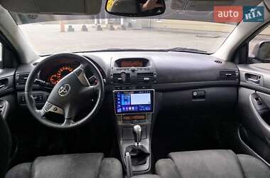 Универсал Toyota Avensis 2003 в  фото 11 Универсал Toyota Avensis 2003 в