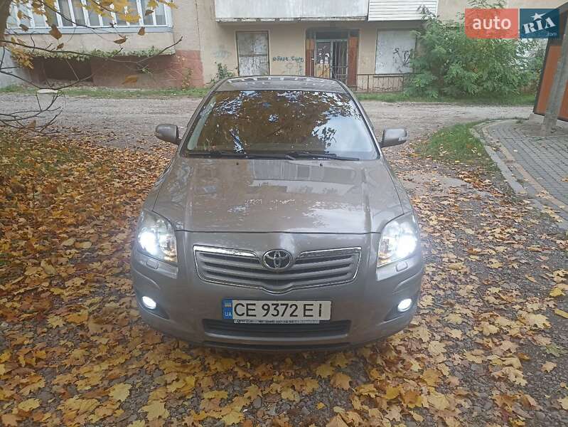 Седан Toyota Avensis 2006 в Чернівцях