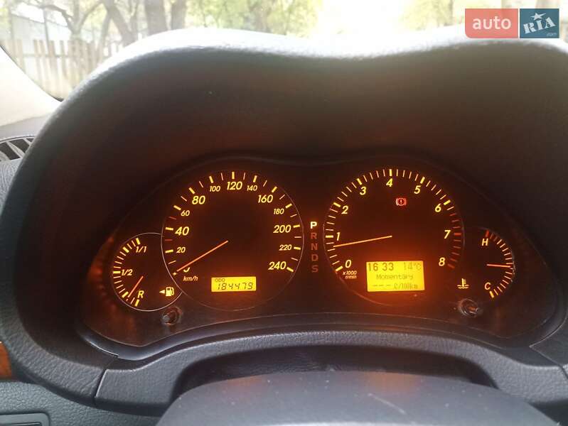 Седан Toyota Avensis 2006 в Чернівцях