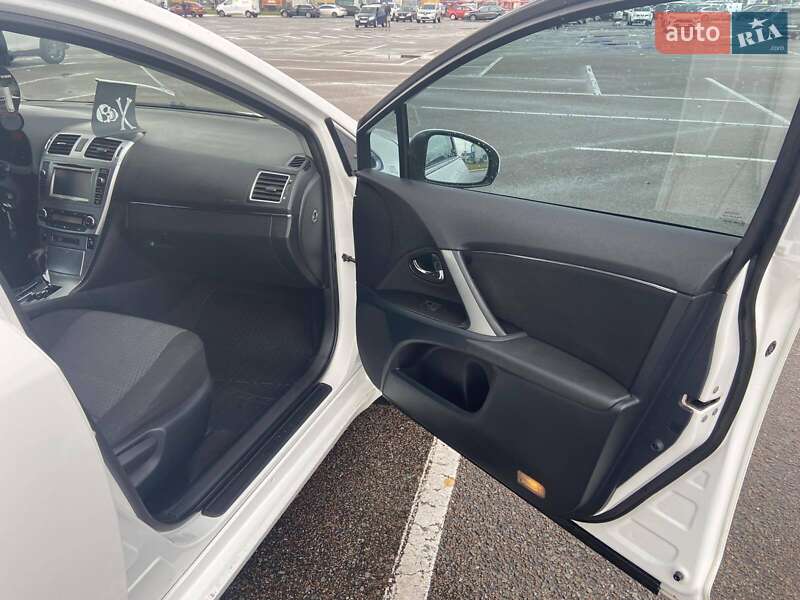 Седан Toyota Avensis 2012 в Житомирі