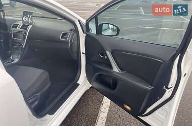 Седан Toyota Avensis 2012 в 