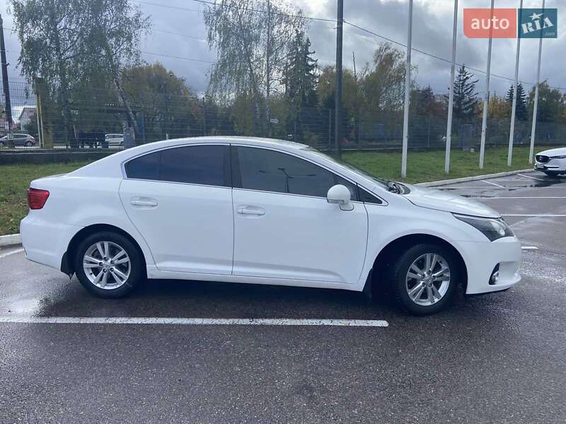 Седан Toyota Avensis 2012 в Житомирі